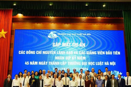 Gặp mặt nguyên lãnh đạo và thế hệ giảng viên đầu tiên của Trường Đại học Luật Hà Nội