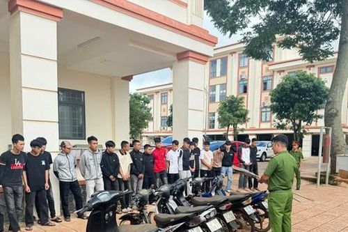 Khởi tố 22 thanh niên mang hung khí lạng lách trên Quốc lộ