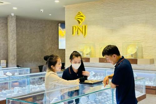 'Sếp lớn' PNJ đua nhau thoái vốn sau khi doanh nghiệp bị phạt nặng