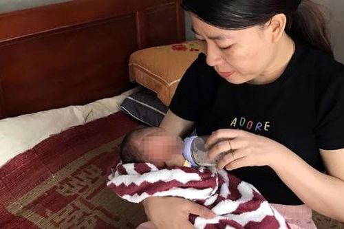 Bé trai kháu khỉnh bị bỏ rơi cùng lá thư 'cam kết' không quay lại tìm con