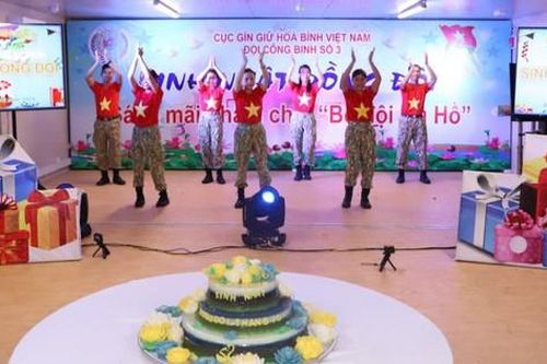Đêm sinh nhật đặc biệt nơi xa Tổ quốc của lính mũ nồi xanh Việt Nam