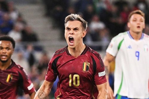 Italy đánh rơi chiến thắng vì chơi thiếu người