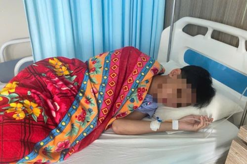 Nghi lấy trộm áo, nam thanh niên bị chủ quán cùng nhân viên đánh đập dã man
