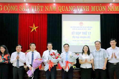 Ông Trần Khánh Sơn được bầu giữ chức Chủ tịch HĐND thị xã Thái Hòa