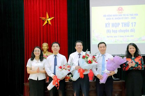 Ông Nguyễn Công Hoan được bầu giữ chức Chủ tịch UBND thị xã Thái Hòa