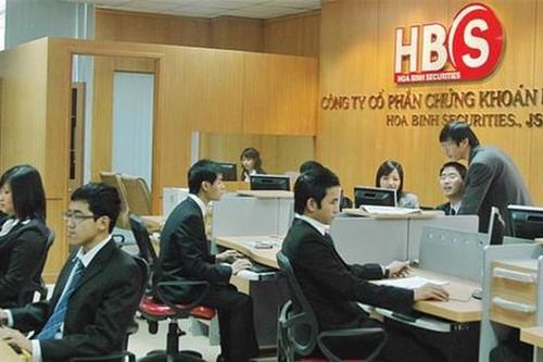 Thêm một lãnh đạo của Chứng khoán Hòa Bình muốn làm cổ đông lớn