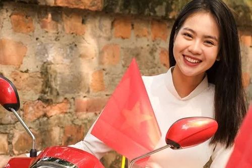 Hot girl khoe nhan sắc tuyệt mỹ bên xe tay ga Yamaha Grande