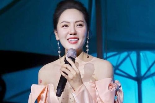 Phương Linh bị khán giả góp ý về một thói quen khi đi hát