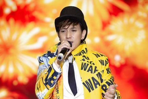 Nam ca sĩ Việt từng biểu diễn chung với Lưu Đức Hoa, giờ ra sao?