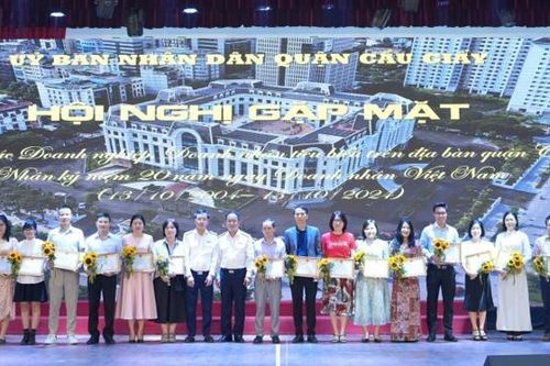 Quận Cầu Giấy khen thưởng 250 doanh nghiệp