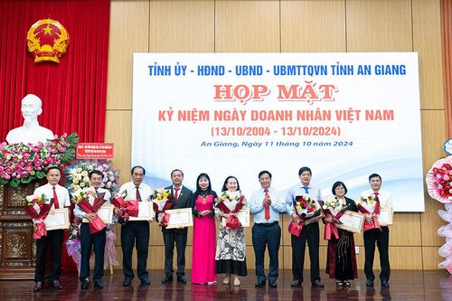 An Giang họp mặt kỷ niệm Ngày Doanh nhân Việt Nam