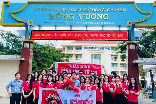 Tiếp sức cho 'nhà leo núi Olympia' Nguyễn Quốc Nhật Minh