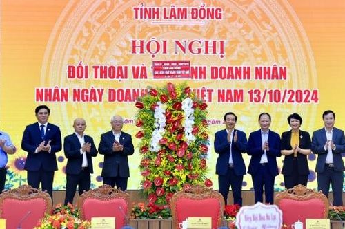 Gặp gỡ và tôn vinh 53 doanh nhân, doanh nghiệp nhân ngày Doanh nhân Việt Nam