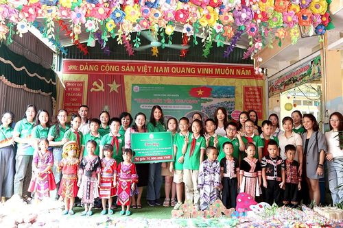 Trường Tiểu học Lô Mô Nô Xốp tổ chức chương trình Trao gửi yêu thương tại Yên Sơn