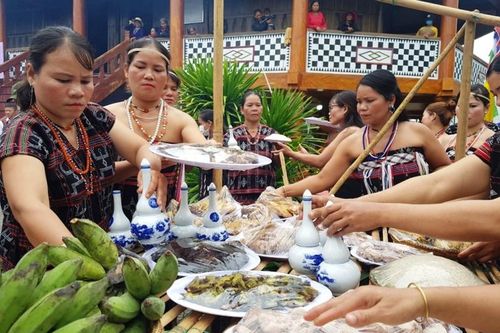 Tìm giải pháp bảo tồn lễ bỏ mả truyền thống của người Cơ Tu