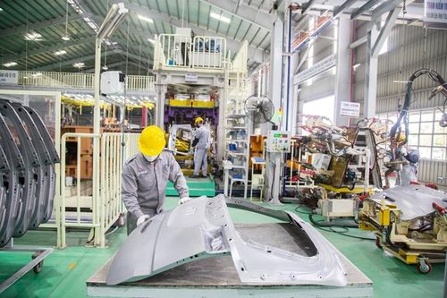 Cần chính sách hỗ trợ để xanh hóa ngành ô tô