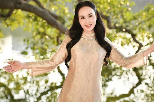 Sao Mai Khánh Ly yêu kiều trong MV 'Hà Nội ngày tháng cũ'