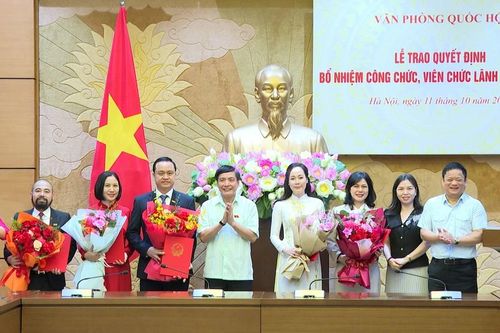 Lễ trao quyết định bổ nhiệm công chức, viên chức lãnh đạo, quản lý
