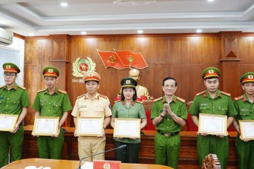 Cà Mau: Khen thưởng tập thể, cá nhân có thành tích tấn công, trấn áp tội phạm