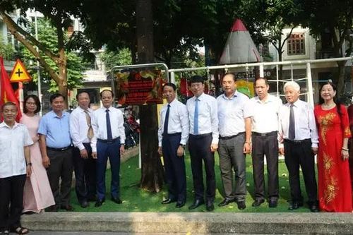 Gắn biển công trình 'Dân vận khéo' chào mừng ngày 10/10
