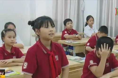 Gương sáng trẻ em gái chăm ngoan học giỏi ở Hà Nội