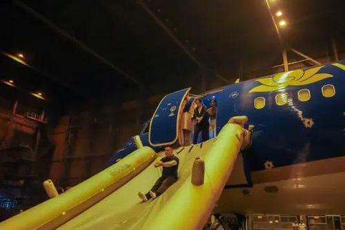 Vietnam Airlines diễn tập ứng phó khẩn nguy trên máy bay thật
