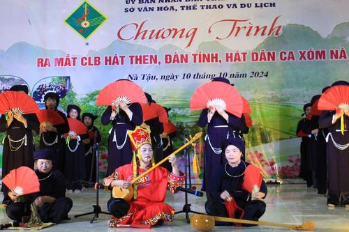 Ra mắt Câu lạc bộ hát Then, đàn tính, hát dân ca xóm Nà Tâự (Thạch An)