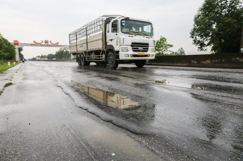 Xuất hiện 'sống trâu', 'rãnh cào' nham nhở trên Quốc lộ 1A qua Hà Tĩnh