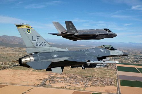 Tại sao F-16 Bulgaria lại đắt hơn cả F-35 Romania?