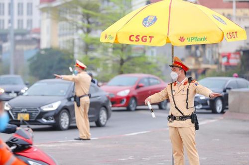 Cảnh sát giao thông có được giữ căn cước công dân của người vi phạm?