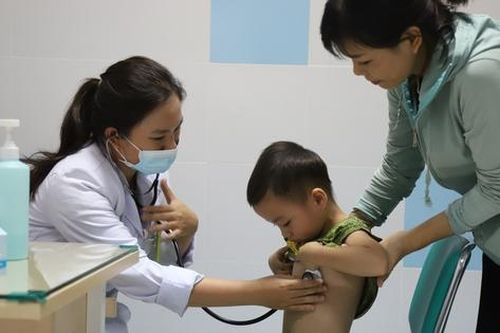Nhân viên y tế tuyến quận, huyện có nguy cơ mắc vấn đề về sức khỏe tâm thần cao hơn tuyến thành phố và các cơ sở y tế lớn