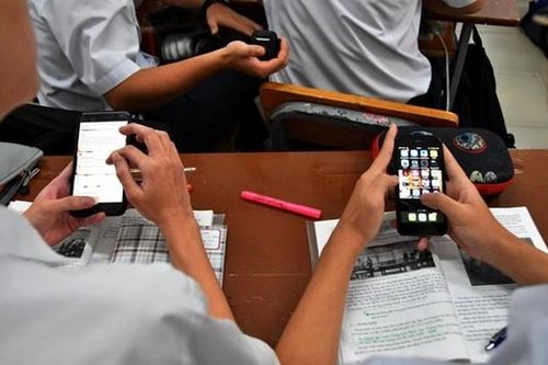 Học sinh bị cấm sử dụng điện thoại trong lớp học, trừ những trường hợp nào?
