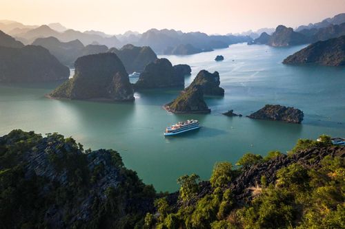 Hơn 200 tỷ phú sắp đi du thuyền đến Hạ Long