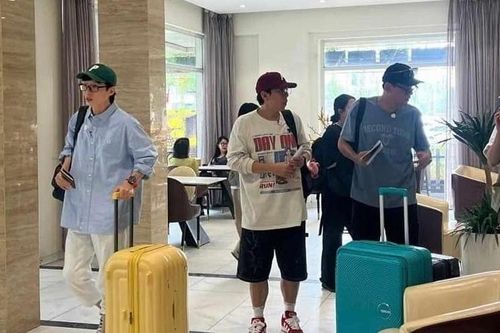 'MC quốc dân' Yoo Jae Suk đến Hà Nội