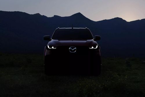 Mazda BT-50 mới lộ đèn pha giống CX-5, logo cỡ lớn