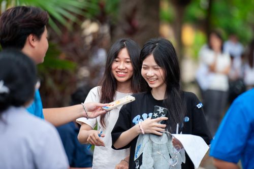 Hà Nội cấm học sinh sử dụng điện thoại trong lớp