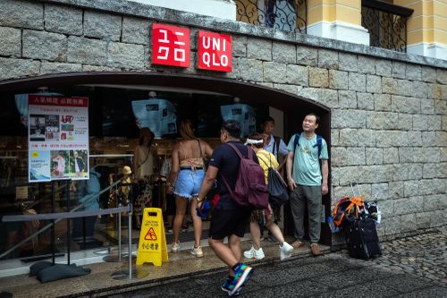 Uniqlo đạt doanh thu cao kỷ lục