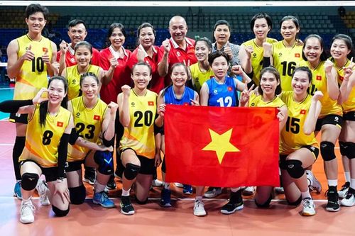 Sao bóng chuyền Việt Nam tỏa sáng cùng Trần Thị Thanh Thúy ở nước ngoài, được huyền thoại châu Á khen ngợi
