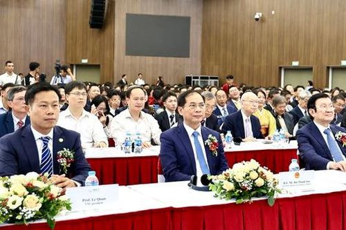 Phó Thủ tướng Bùi Thanh Sơn dự Lễ kỷ niệm 10 năm thành lập Trường Đại học Việt Nhật