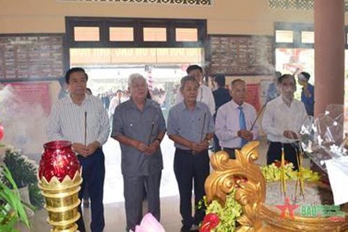 Lễ giỗ lần thứ 51 liệt sĩ Trung đoàn 207