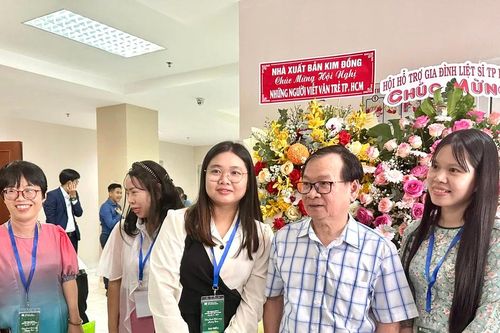 Những người trẻ theo đuổi văn chương
