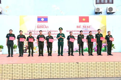 Nâng cao năng lực quản lý biên giới cho cán bộ BĐBP Lào