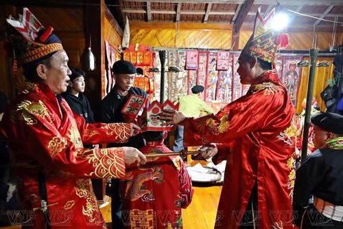 Phục hồi, phát huy văn hóa phi vật thể dân tộc thiểu số gắn với phát triển du lịch