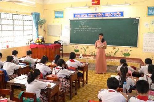 Bộ Giáo dục và Đào tạo trả lời về chính sách miễn học phí cho con nhà giáo