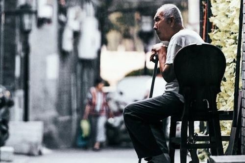Lập bàn thờ bố mẹ vợ trong nhà, cha bị anh em ruột từ mặt