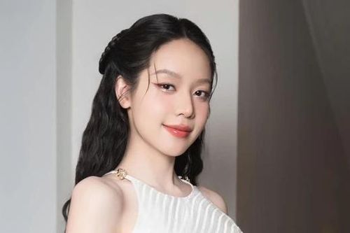 Sự thật hoa hậu Thanh Thủy không có chỗ ngồi, bỏ về giữa sự kiện