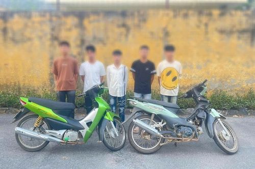 Khởi tố nhóm thanh thiếu niên chặn xe 'chặt biển số' rồi khoe chiến tích