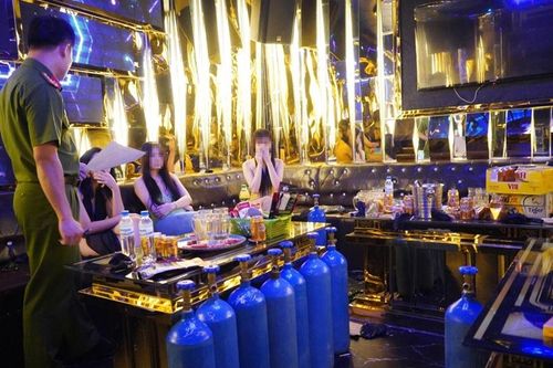 Giải cứu 12 nữ nhân viên dưới 16 tuổi tại quán Karaoke - Massage G7