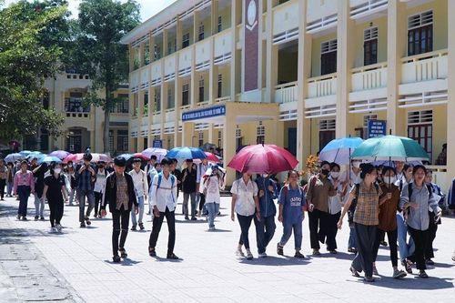 Từ đề xuất miễn học phí cho con của giáo viên: Không để đặc quyền, đặc lợi