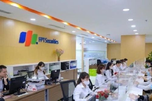 Chứng khoán FPT do ông Nguyễn Văn Dũng làm Chủ tịch bị phạt